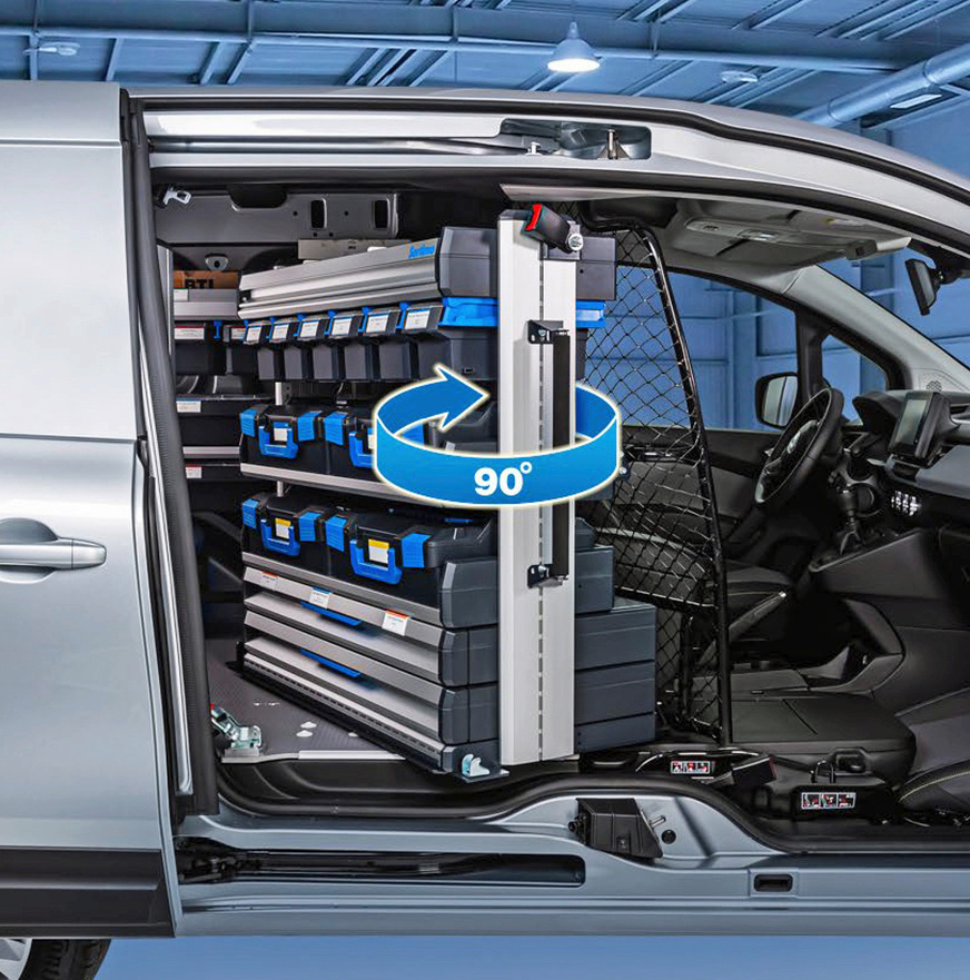 Kangoo L1 ohne B-Säule: Statt Blechtrennwand gibt es hier ein schwenkbares Trenngitter in Kombination mit einem Rotationsregal von Sortimo – als Ausbauvorschlag für ein Servicefahrzeug.
