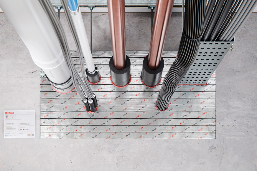 Kombiabschottung mit dem flexiblen Brandschutzstein CFS-FS L in Kombination mit dem Hilti Filler.