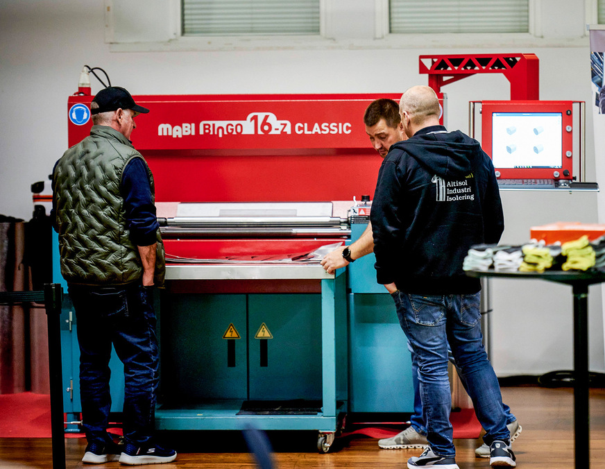 Blechzuschnitt für die Champions: An der Mabi Bingo werden Blechsegmente CNC-gestützt vorbereitet.