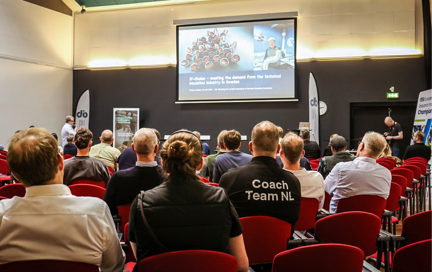 Konferenz neben der Halle: In den Techisol-Sessions&nbsp;diskutieren Branchenvertreter Ausbildung, Fachkräfte­sicherung und Rolle der&nbsp;technischen Isolierung.