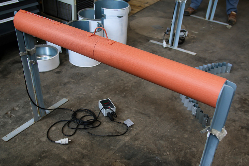 Heizmatten auf dem Prüfrohr mit intermittierender Regelung auf 100 °C ab Mai 2025.