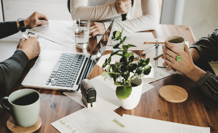 Gute Gespräche beginnen vor dem Termin: Unterlagen, Ziele und Ablauf vorher klären.