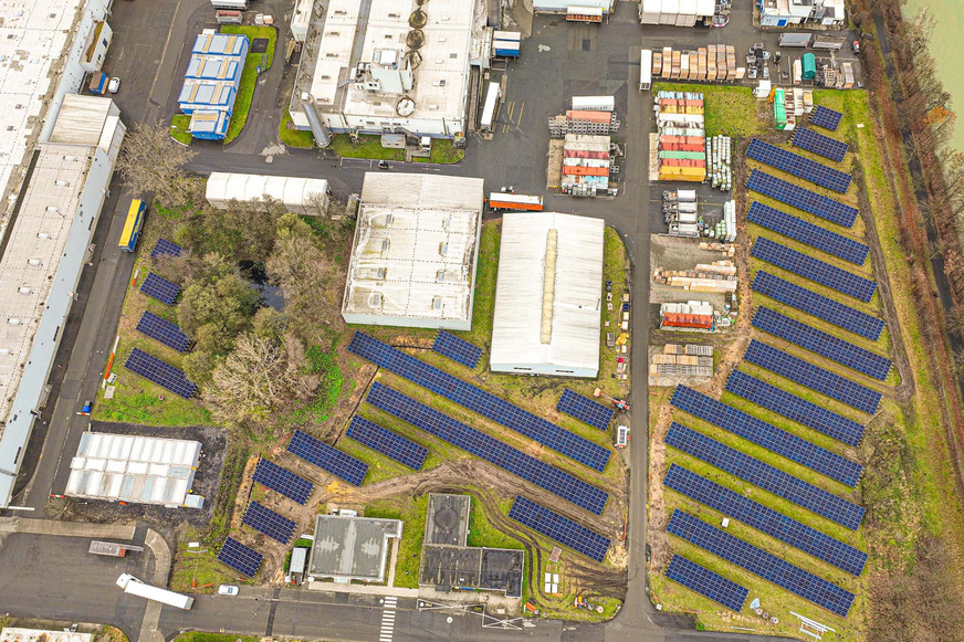 Photovoltaikanlage von Armacell am Standort Münster: 2271 Solarmodule erzeugen jährlich etwa 950.000 kWh Strom für den direkten Einsatz in der Produktion.