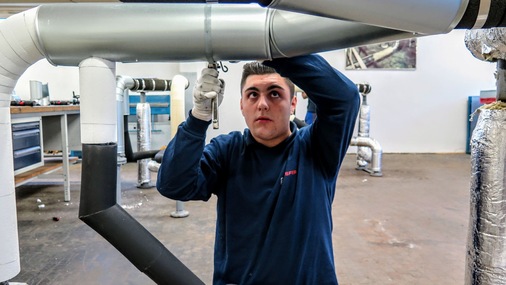Fabius Schendzielorz siegt bei der Deutschen Meisterschaft der Industrie-Isolierer 2023 - © ABZ Hamm