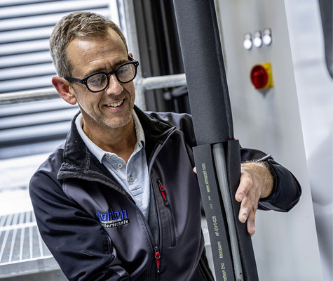 Aufgrund ihrer hohen Flexibilität lassen sich elastomere Dämmstoffe einfach und schnell installieren.