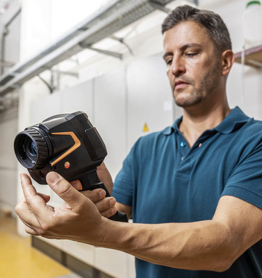 Bild 4  Die Inspektion technischer Anlagen setzt hoch auflösende Thermografie-Kameras mit einer präzise fokussierbaren Kameraoptik voraus.