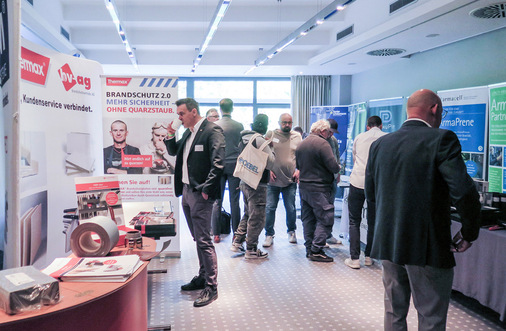 Ein Highlight war die begleitende Fachausstellung mit rund 20 Ausstellern, die während des gesamten Tages im Kongressbereich stattfand.