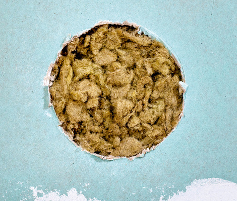 Nach dem Einblasen ist das Dämmmaterial vollständig, hohlraumfrei und rauschdicht verfüllt.