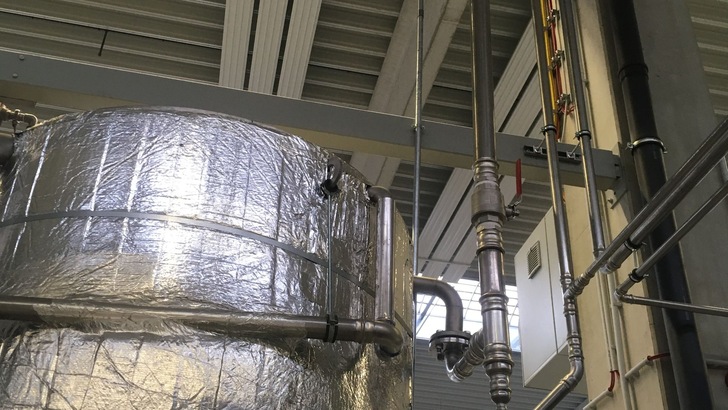 Abb. 4: Befüll-Leitung für den gedämmten Heißwasserbehälter