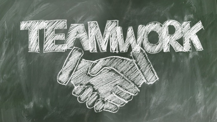 Teamwork heißt: auf Loyalität und Kompetenzen von Mitarbeitern vertrauen. - © Pixabay/geralt Teamwork heißt: auf Loyalität und Kompetenzen von Mitarbeitern vertrauen. - © Pixabay/geralt