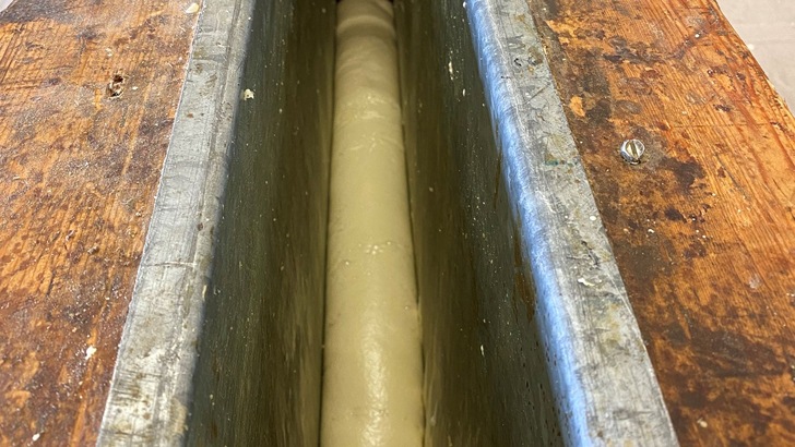 ...nach wenigen Minuten wird das Gemisch zur harten Masse.