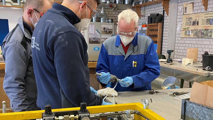 Kleinere Wartungsarbeiten an den Maschinen können vor Ort erledigt werden.