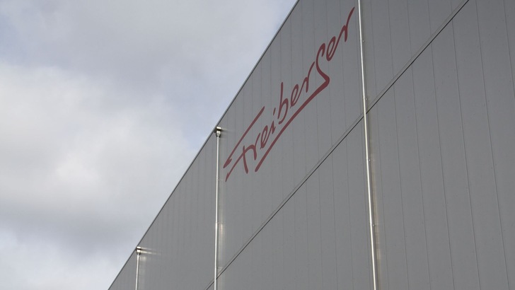 Rund 9.000 Palettenstellplätze haben in dem neuen 1.800m2 großen Tiefkühllager der Freiberger Lebensmittel GmbH Platz.