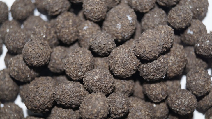 Das Speichergranulat von Kraftblock ist eine selbst entwickelte Zusammensetzung.