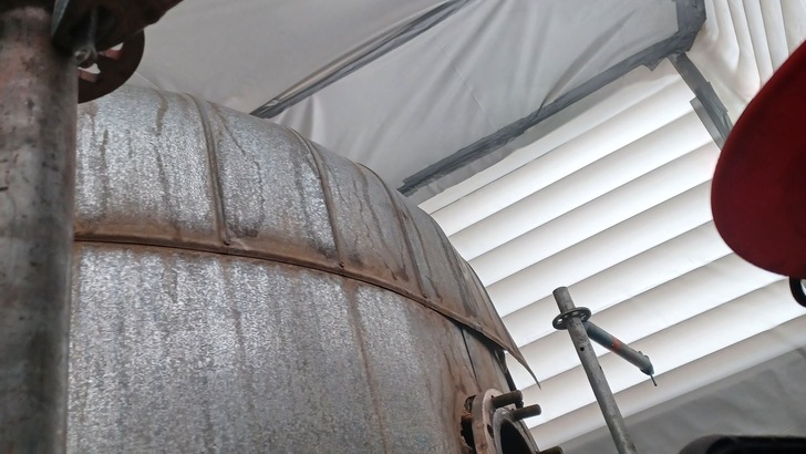 Asbestsanierung: Der zu sanierende Heizkessel.