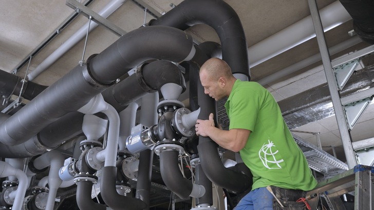 Brände in Rechenzentren können verheerende Folgen haben. Daher sollten in dieser unternehmenskritischen Infrastruktur zwingend raucharme oder (wie hier bei der Comarch AG in Dresden) halogenfreie Dämmstoffe eingesetzt werden.