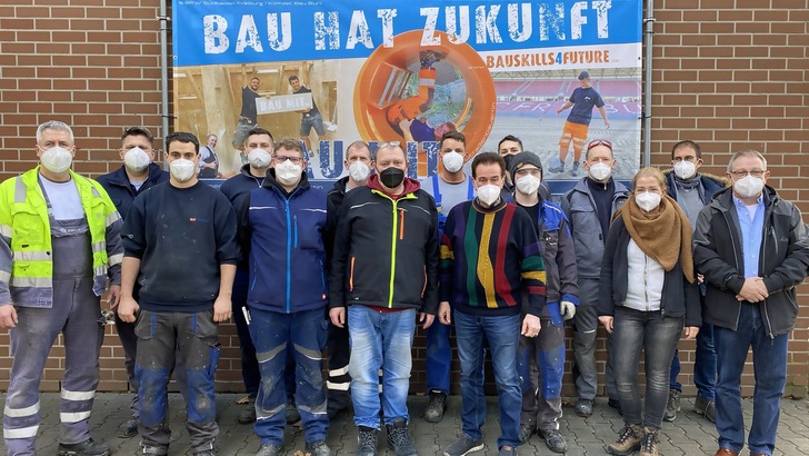 Für die Teilnehmenden des Lehrgangs im Februar 2022 hatte der Prüfungsausschuss gute Nachrichten: Alle haben die Prüfung bzw. Verlängerungsprüfung bestanden.