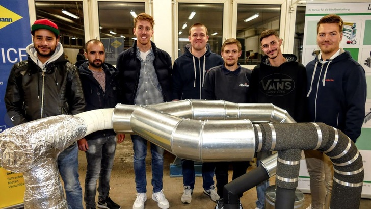 Die stolzen Teilnehmer des Iso-Champ 2022, der Deutschen Meisterschaft der Industrie-Isolierer.