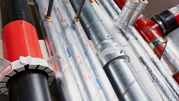 Verschiedene isolierte Leitungen mit Abschottungen