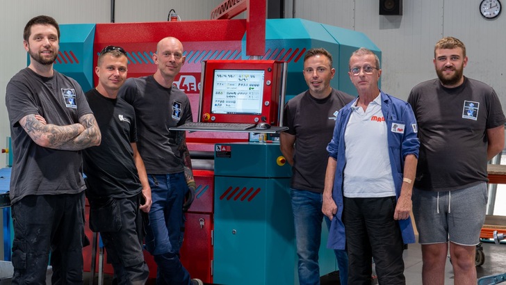 Das Team AX Isolatiewerken in Strijen mit Ralph Hubers (Dritter von rechts).