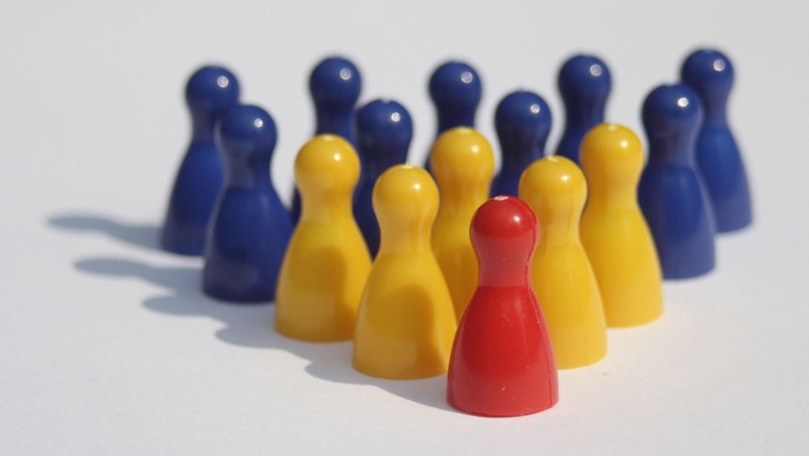Wenn der Betrieb in neue Hände übergeht, gilt es, besonders bei der persönlichen Absicherung sowie bei der Form des Übernahmevertrages auf einige Schlüsselaspekte zu achten. - © Gaby Stein auf Pixabay