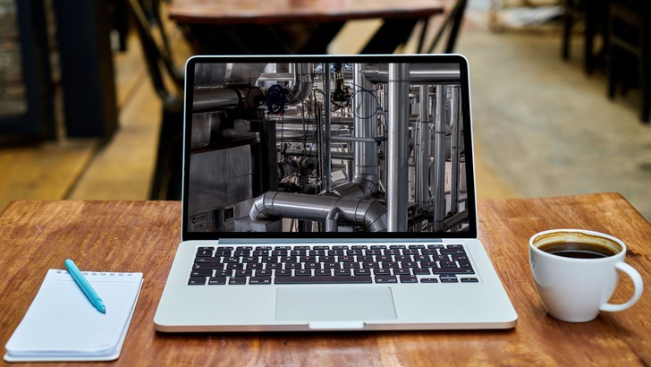 Software für die technische Isolierung unterstützt Planer und Ausführende z.B. bei der Berechnung und Optimierung von Dämmschichtdicken, Betriebskosten, CO2-Einsparungen oder Amortisationszeiten. - © Michal Jarmoluk auf Pixabay/Engin Akyurt auf Pixabay