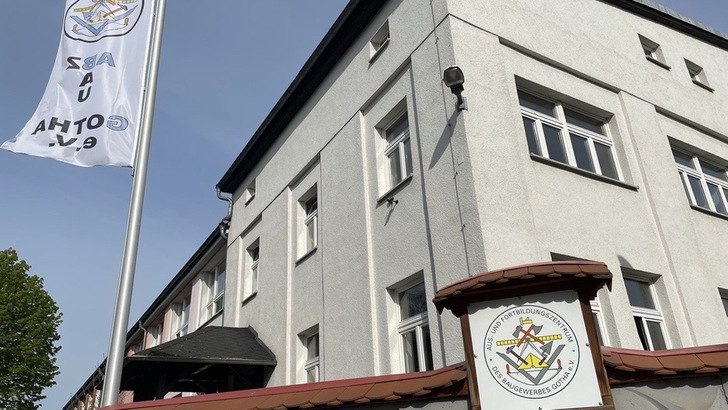 ABZ Bau Gotha e. V. bildet Ausbaufacharbeiter und Gesellen im Isolierhandwerk aus. - © RM Rudolf Müller Medien GmbH & Co. KG