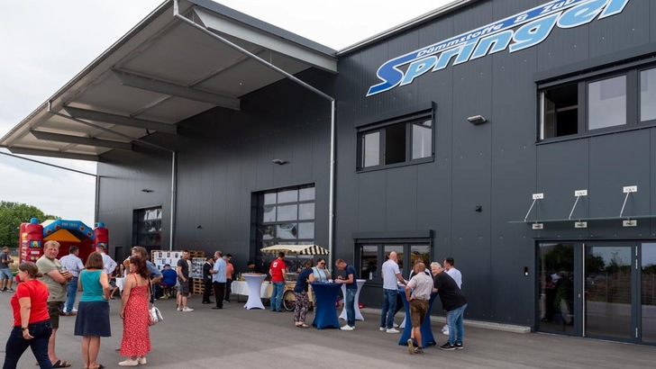 Dämmstoffe Springer feiert Lager- und Büroeröffnung im Industriegebiet Salching.