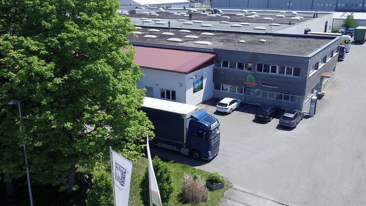 Mit dem Erwerb einer Mehrheitsbeteiligung an der HempFlax Building Solutions GmbH und der damit verbundenen Aufnahme von Hanfdämmstoffen in das Produktportfolio investiert Kingspan in eine neue, nachhaltigere und biobasierte Lösung für die Zukunft. - © Kingspan Insulation