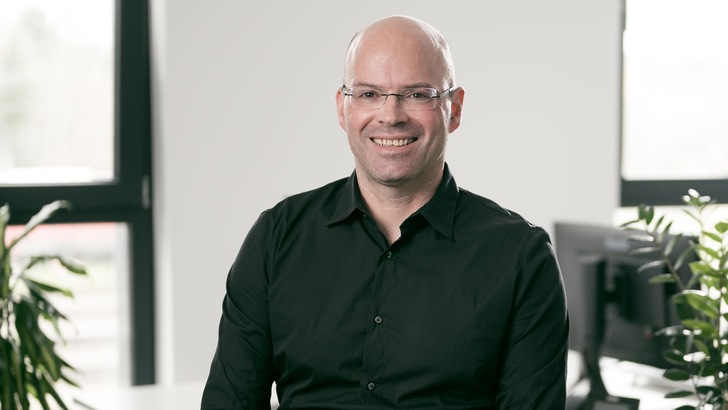 Professor Dr. Dominikus Bücker, Geschäftsführer der INEV, zur Rolle der Technischen Isolierung bei der Umsetzung des GEG und insbesondere der Kommunalen Wärmeplanung. - © Dominikus Bücker