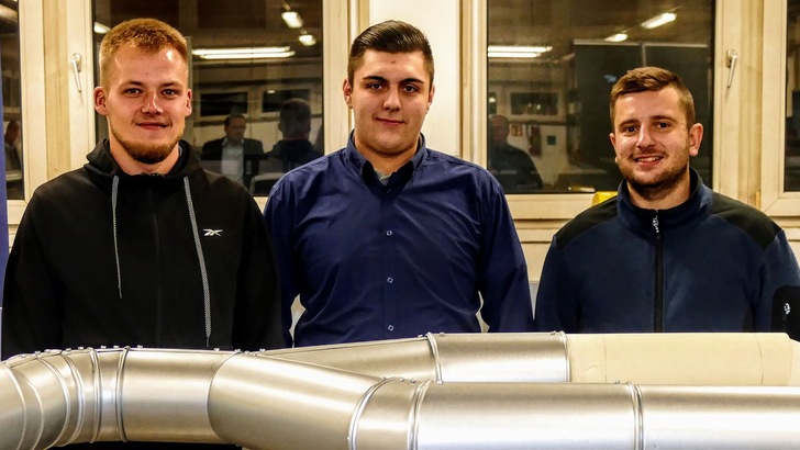 Die drei Besten der Deutschen Meisterschaft der Industrie-Isolierer 2023, v.l.n.r.: Sieger Fabius Schendzielorz, Lukas Tschentscher auf Platz 2 und Dustin Höger auf Platz 3. - © ABZ Hamm