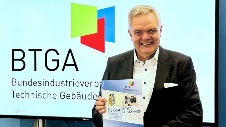 BTGA-Präsident Bernhard Dürheimer präsentiert den BTGA-Almanach
