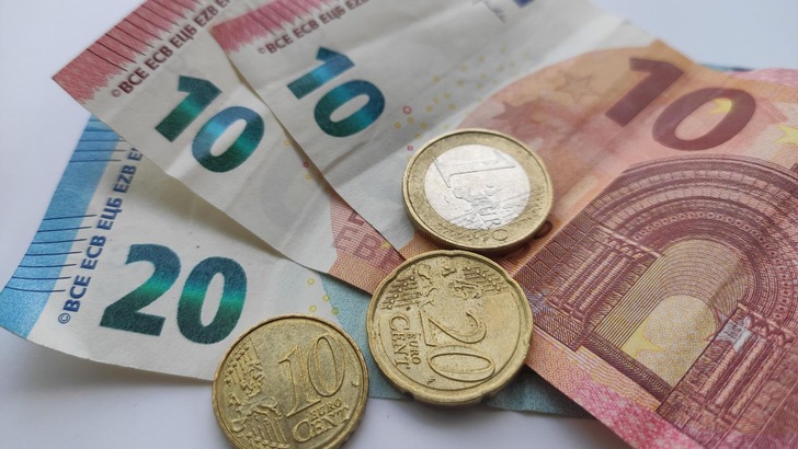 Münzen und Geldscheine im Wert von 41,30 Euro