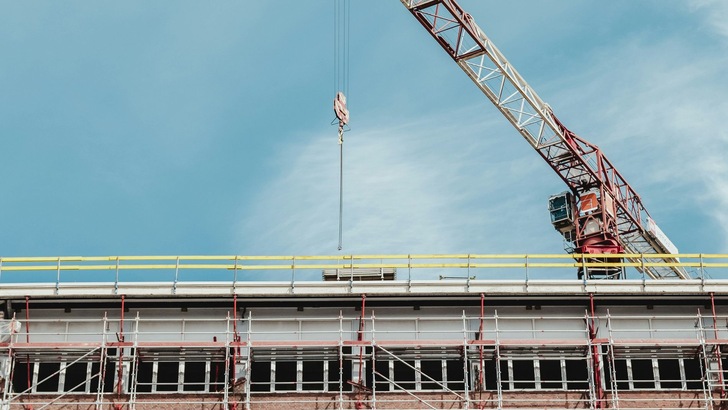 Tarifverhandlungen Bauhauptgewerbe: Arbeitgeberverbände  empfehlen freiwillige Entgeltanhebungen - © Bernard Hermant auf Unsplash