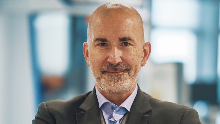 Bildporträt Martin Büsch, Leitung der Marketing-Kommunikation bei der SAINT-GOBAIN ISOVER G+H AG sowie der SAINT-GOBAIN RIGIPS GmbH