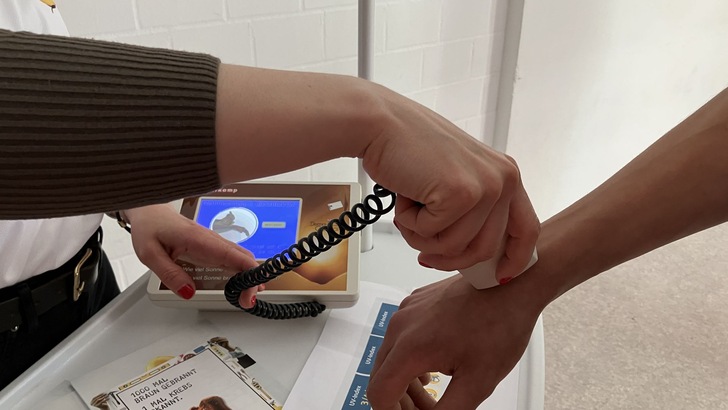 Pigmentmessung wird vorgenommen