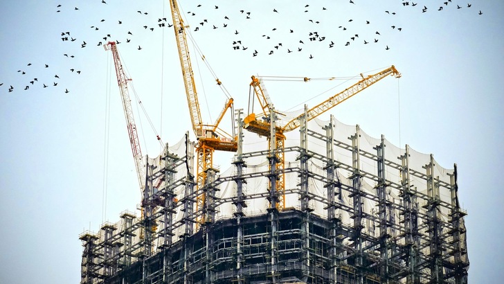 Ansicht auf Baustelle - © Unsplash, Danist Soh