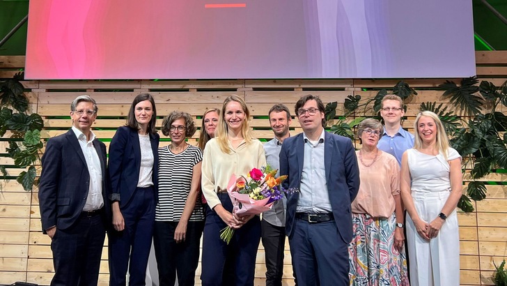 V.l.n.r.: Prof. Dr. G. Hammerschmid (Hertie School), A. Pschigoda, A. Scholz, J. Meske, E. Hellmann, M. Mierswa, J. Kort, E. Brüggemann (alle BG BAU), R. Pump (BG-Phoenics), M. Jungwirth (Accenture)