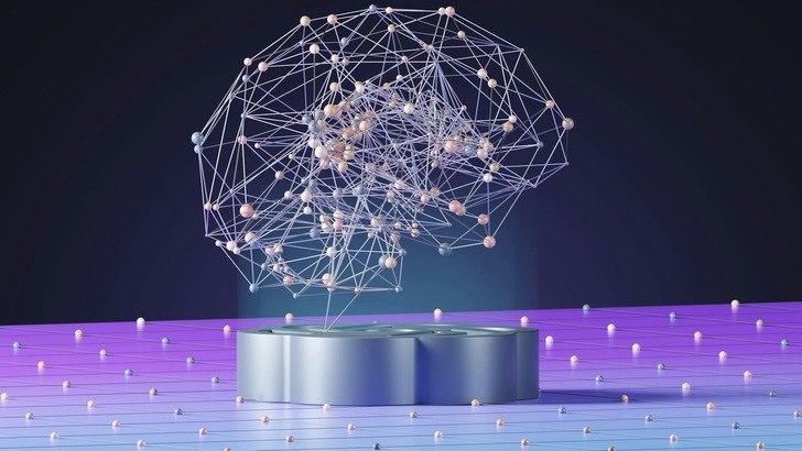 Dieses Bild zeigt ein abstraktes 3D-Netzwerkmodell, das auf einem zylindrischen Podium platziert ist, vor einem dunkelblauen Hintergrund. Die Netzwerkstruktur besteht aus Knotenpunkten und Verbindungslinien, die eine komplexe, kugelförmige Form kreieren, und sie scheint zu schweben. - © Unsplash, Growtika
