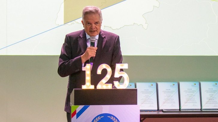 BTGA-Präsident Bernhard Dürheimer begrüßte 2023 in Nürnberg die Gäste zur 125-Jahr-Feier des Verbands. - © Thomas Geiger