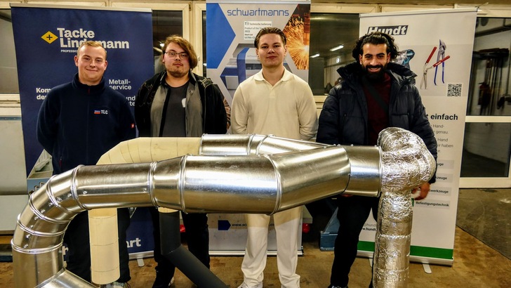 Die besten Industrie-Isolierer Deutschlands 2024 auf einem Bild (v.l.n.r.): Franz Günzel, Max Sterklow, Goran Hussain und Fabian Grebnev.