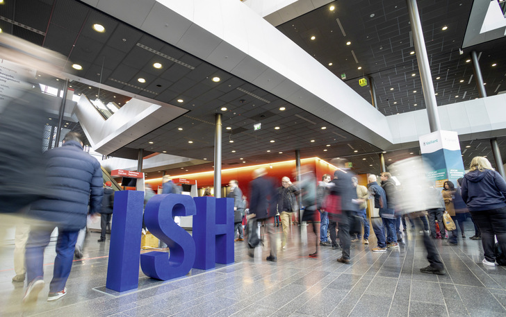 Unter dem Motto „Lösungen für eine nachhaltige Zukunft“ rückt die ISH 2025 den Klimaschutz und die Energieeffizienz in den Fokus.